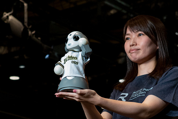 【ロボコレ2019 写真レポート(1)】20社総勢80体のロボットのファッションショー全部見せます！Sota、ATOM、Tapia、uniboなど