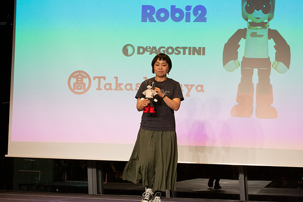 【ロボコレ2019 写真レポート(1)】20社総勢80体のロボットのファッションショー全部見せます！Sota、ATOM、Tapia、uniboなど