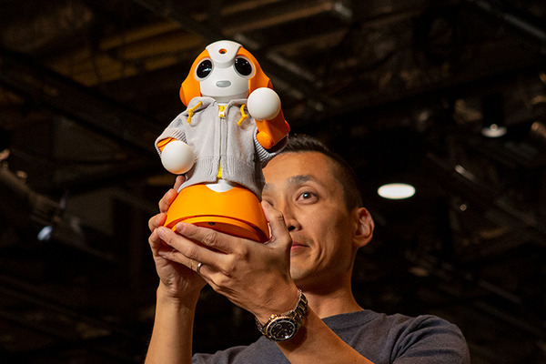 【ロボコレ2019 写真レポート(1)】20社総勢80体のロボットのファッションショー全部見せます！Sota、ATOM、Tapia、uniboなど