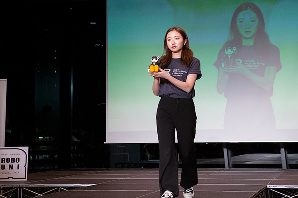 【ロボコレ2019 写真レポート(2)】サプライズゲストがランウェイに！RoBoHoN、Pepper、ビッグクラッピーなど登場