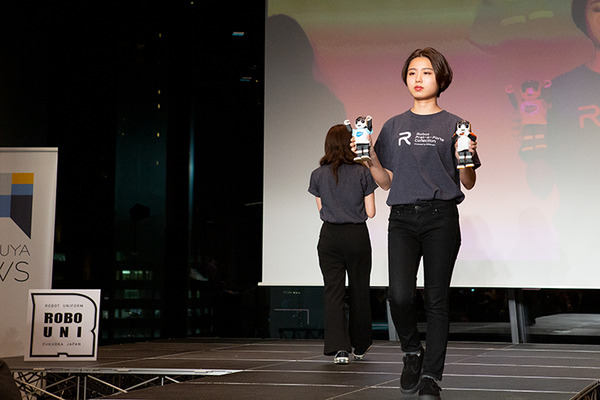 【ロボコレ2019 写真レポート(2)】サプライズゲストがランウェイに！RoBoHoN、Pepper、ビッグクラッピーなど登場