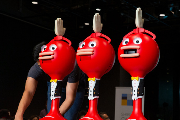 【ロボコレ2019 写真レポート(2)】サプライズゲストがランウェイに！RoBoHoN、Pepper、ビッグクラッピーなど登場