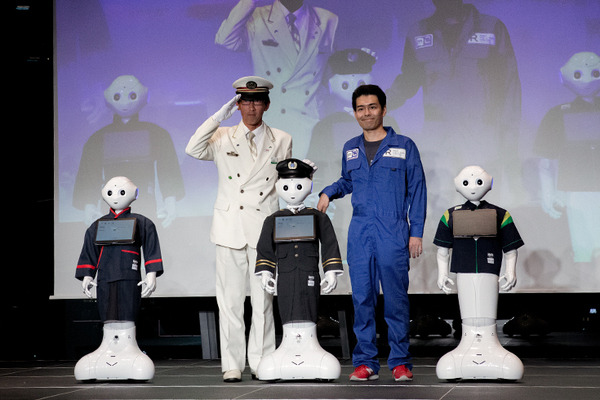 【ロボコレ2019 写真レポート(2)】サプライズゲストがランウェイに！RoBoHoN、Pepper、ビッグクラッピーなど登場