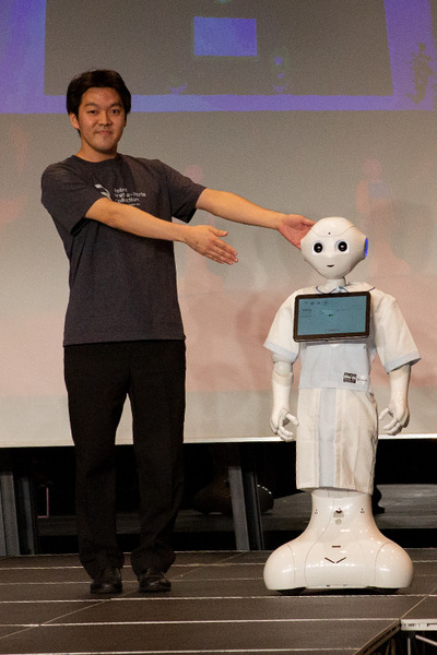 【ロボコレ2019 写真レポート(2)】サプライズゲストがランウェイに！RoBoHoN、Pepper、ビッグクラッピーなど登場