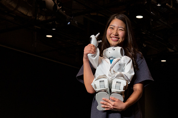 【ロボコレ2019 写真レポート(2)】サプライズゲストがランウェイに！RoBoHoN、Pepper、ビッグクラッピーなど登場