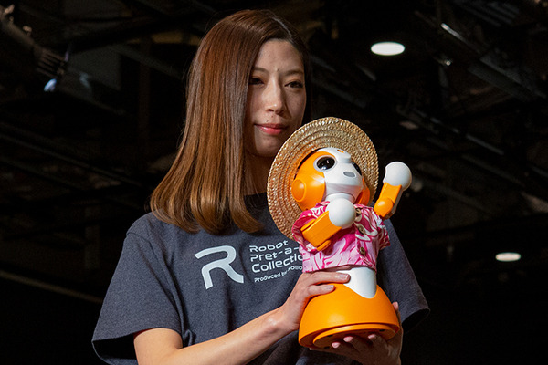 【ロボコレ2019 写真レポート(3)】公式ファッション初公開のロボットも！Qoobo、Relay、Robi、aiboなどが登場