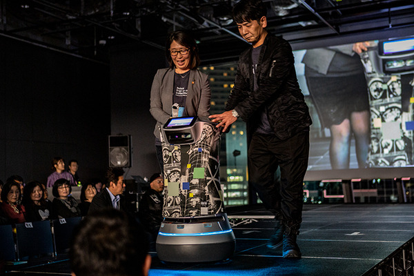 【ロボコレ2019 写真レポート(3)】公式ファッション初公開のロボットも！Qoobo、Relay、Robi、aiboなどが登場