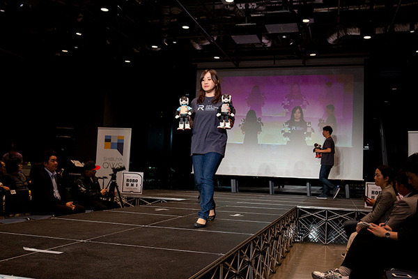 【ロボコレ2019 写真レポート(3)】公式ファッション初公開のロボットも！Qoobo、Relay、Robi、aiboなどが登場