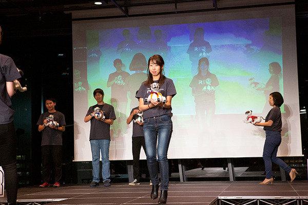 【ロボコレ2019 写真レポート(3)】公式ファッション初公開のロボットも！Qoobo、Relay、Robi、aiboなどが登場