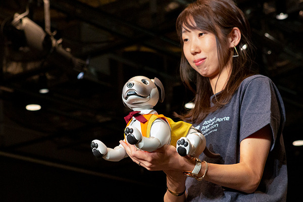 【ロボコレ2019 写真レポート(3)】公式ファッション初公開のロボットも！Qoobo、Relay、Robi、aiboなどが登場