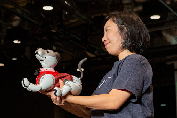 【ロボコレ2019 写真レポート(3)】公式ファッション初公開のロボットも！Qoobo、Relay、Robi、aiboなどが登場