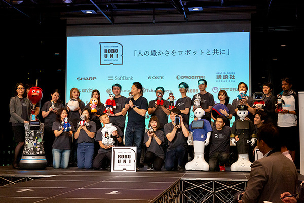 【ロボコレ2019 写真レポート(3)】公式ファッション初公開のロボットも！Qoobo、Relay、Robi、aiboなどが登場
