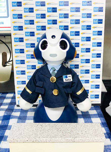 受付や観光、商品紹介やメニューを多言語でロボット「Sota」がご案内　最新の会話技術を搭載したNTTテクノクロスの「AMARYLLIS」(アマリリス)