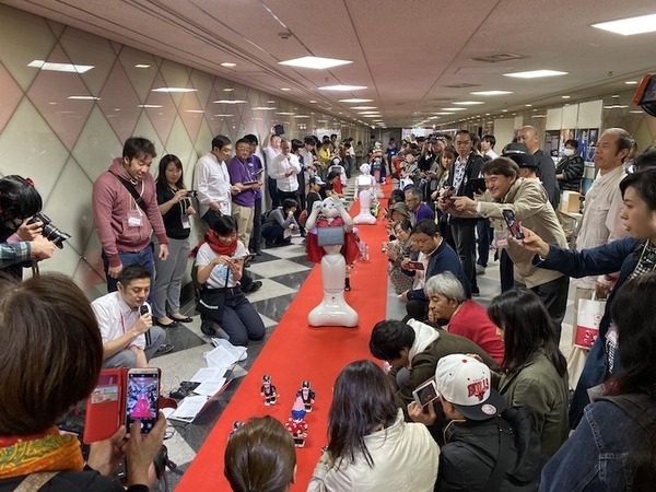 ロボット好きの有志によるイベント「ロボットパレード」が開催　マジックや演劇、ダンスなど当日の熱い様子をレポート