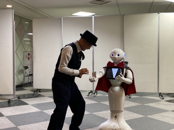 ロボット好きの有志によるイベント「ロボットパレード」が開催　マジックや演劇、ダンスなど当日の熱い様子をレポート