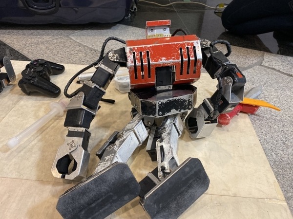 ロボット好きの有志によるイベント「ロボットパレード」が開催　マジックや演劇、ダンスなど当日の熱い様子をレポート