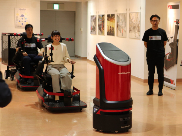 乗れる運べるロボットソリューションをロボリューションが発表　~空港や商業施設での利用を想定~