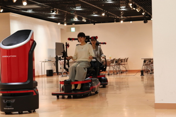 乗れる運べるロボットソリューションをロボリューションが発表　~空港や商業施設での利用を想定~