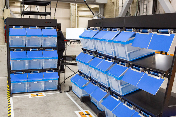 佐川が「棚ごと運ぶ自動搬送ロボット」をEC物流倉庫に導入　システムの全容を報道陣に公開　SGL蓮田営業所