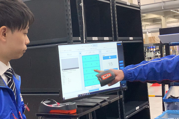 佐川が「棚ごと運ぶ自動搬送ロボット」をEC物流倉庫に導入　システムの全容を報道陣に公開　SGL蓮田営業所