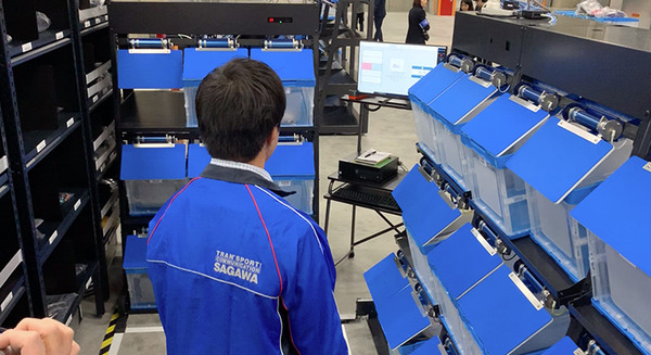 佐川が「棚ごと運ぶ自動搬送ロボット」をEC物流倉庫に導入　システムの全容を報道陣に公開　SGL蓮田営業所