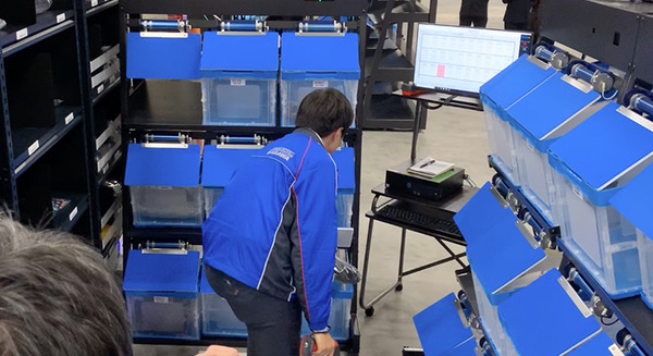 佐川が「棚ごと運ぶ自動搬送ロボット」をEC物流倉庫に導入　システムの全容を報道陣に公開　SGL蓮田営業所