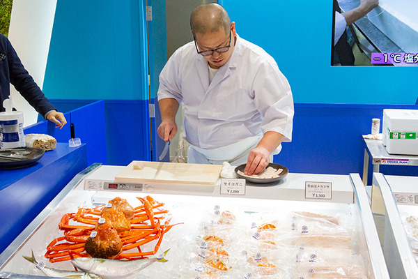 ロボットパスタカフェや駅弁・スイーツの無人販売など最新技術がズラリ　「未来の駅」を大宮で体験