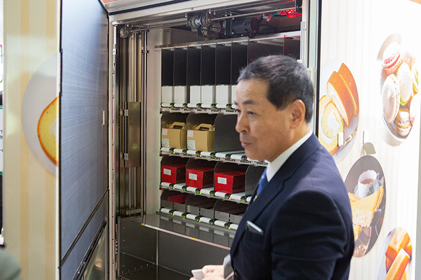 ロボットパスタカフェや駅弁・スイーツの無人販売など最新技術がズラリ　「未来の駅」を大宮で体験