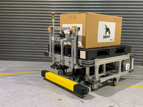 最大可搬重量900kg相当の無人搬送運搬ロボット「サウザージャイアント」　トラック牽引型とパレット積載型で追従やライントレースで自動走行