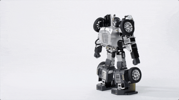 音声でトランスフォームする変形ロボット「Robosen T9」日本上陸　プログラミング教育にも活用可　国際ロボット展で展示