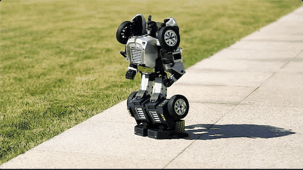 音声でトランスフォームする変形ロボット「Robosen T9」日本上陸　プログラミング教育にも活用可　国際ロボット展で展示
