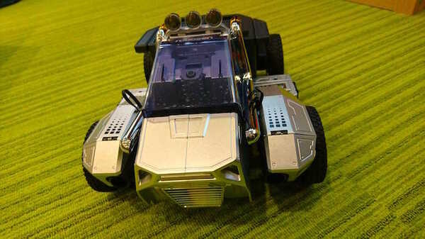 【日本未発売】クルマからロボットにトランスフォームする変形ロボ「Robosen T9」実機レビュー！声で変形、ダンス、ショータイムをやってみた