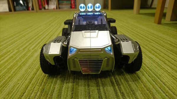 【日本未発売】クルマからロボットにトランスフォームする変形ロボ「Robosen T9」実機レビュー！声で変形、ダンス、ショータイムをやってみた