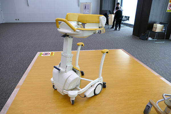 幸和製作所と産総研、転倒防止ロボット歩行車を開発 座らせきり介護ゼロを目指す