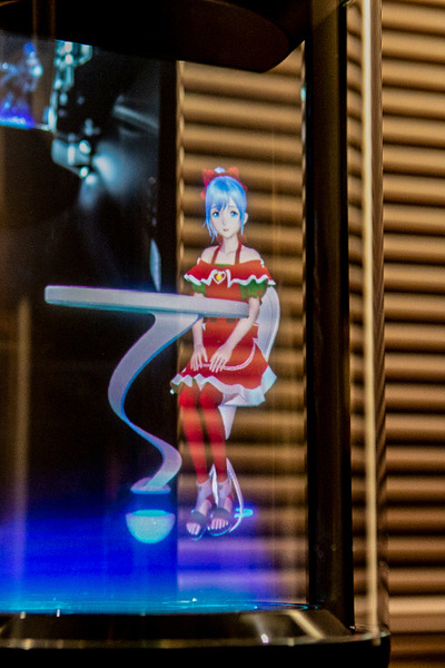【速報】Gateboxの美少女AI「逢妻ヒカリ」がアップデート　クリスマスは「俺の嫁」と過ごしたい　
