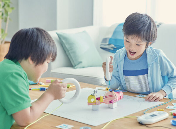 冬の特別講習「ウィンターラボ2019」開催 「embot」や「toio」「Tello EDU」などのプログラミング学習が体験できる