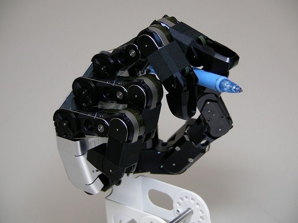 5G向けボディシェアリング遠隔操作ロボットを国際ロボット展で動態展示　H2Lがドコモと共同開発