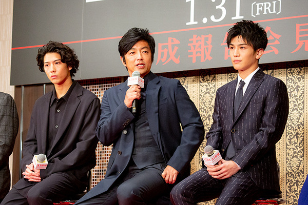 近未来サスペンス超大作「AI崩壊」完成報告会見に出演者らが集結！大沢たかお/賀来賢人/岩田剛典/広瀬アリス/三浦友和