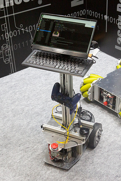ヴイストンがNVIDIA Jetson Nano搭載の自動運搬ロボット「JetBot Mega」を発表　可搬重量約40kgの二輪駆動　国際ロボット展で稼働展示