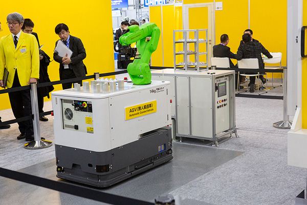 「2019国際ロボット展」開幕レポート　見どころとオススメのポイントは? 人協働ロボット、テレプレゼンス、AGV連携、そしてハンコ押し?