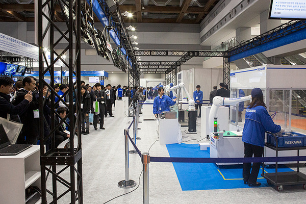 「2019国際ロボット展」開幕レポート　見どころとオススメのポイントは? 人協働ロボット、テレプレゼンス、AGV連携、そしてハンコ押し?