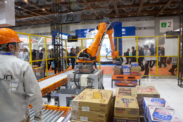 「2019国際ロボット展」開幕レポート　見どころとオススメのポイントは? 人協働ロボット、テレプレゼンス、AGV連携、そしてハンコ押し?