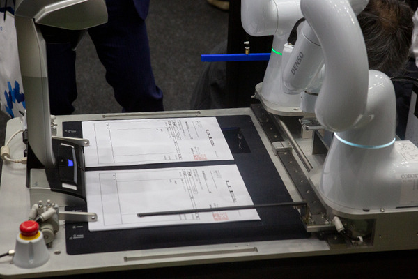 「2019国際ロボット展」開幕レポート　見どころとオススメのポイントは? 人協働ロボット、テレプレゼンス、AGV連携、そしてハンコ押し?