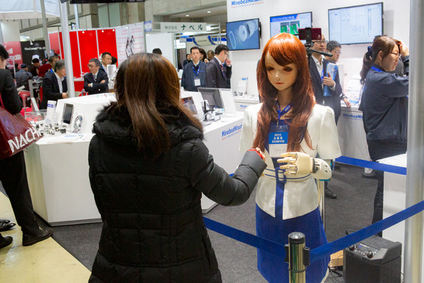 「2019国際ロボット展」開幕レポート　見どころとオススメのポイントは? 人協働ロボット、テレプレゼンス、AGV連携、そしてハンコ押し?