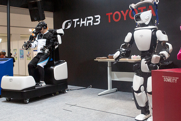 トヨタ　アバターロボット「T-HR3」と東京2020ロボット「ミライトワ」「ソメイティ」がコラボした先進のパフォーマンスを披露