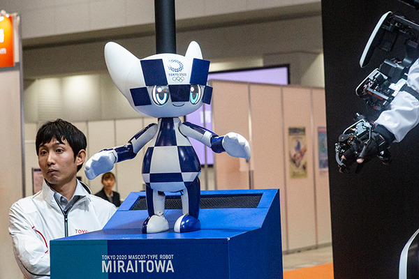トヨタ　アバターロボット「T-HR3」と東京2020ロボット「ミライトワ」「ソメイティ」がコラボした先進のパフォーマンスを披露