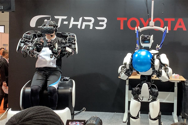 トヨタ　アバターロボット「T-HR3」と東京2020ロボット「ミライトワ」「ソメイティ」がコラボした先進のパフォーマンスを披露