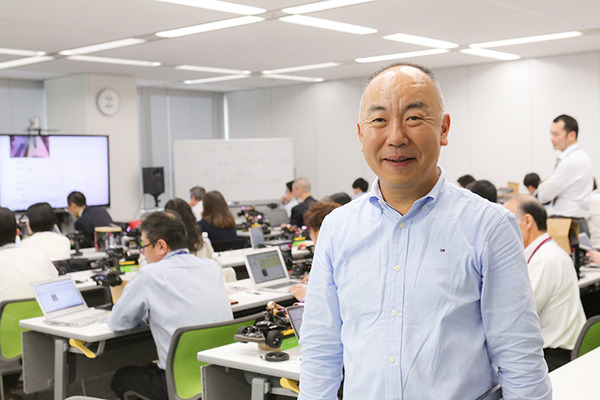 NTTコムエンジが社員のAI学習教材に Jetson Nano搭載「JetRacer」を採用　深層学習とAI推論を体験　マクニカらが提供