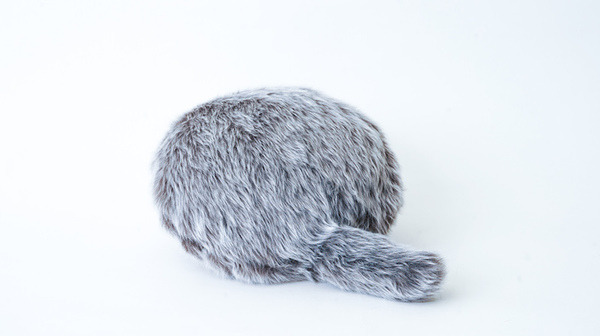 今までより小さなしっぽロボット「Petit Qoobo」(プチ・クーボ) CES2020で初公開　声に反応、息づかいも感じる新機能を搭載