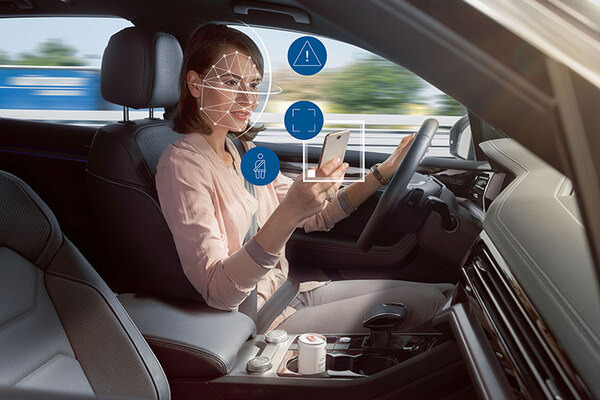 ボッシュが未来の車内用AIサンバイザーを展示　AIがドライバーの目に影を作って視界を確保　安全性を向上する「バーチャルバイザー」